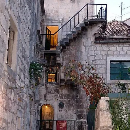 Nyaraló Mila Vela Luka